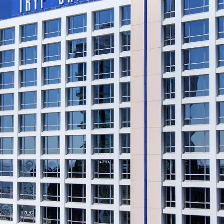 Meliá Oriente Hotel 4*