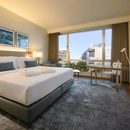 Meliá Oriente Hotel 4*